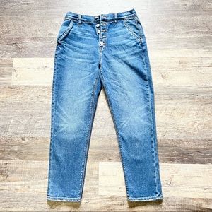 AMERICAN EAGLE Mom High Rise Jean